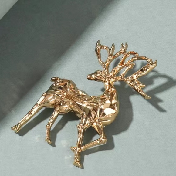 Vintage Reindeer Pin - Picture 3 of 4